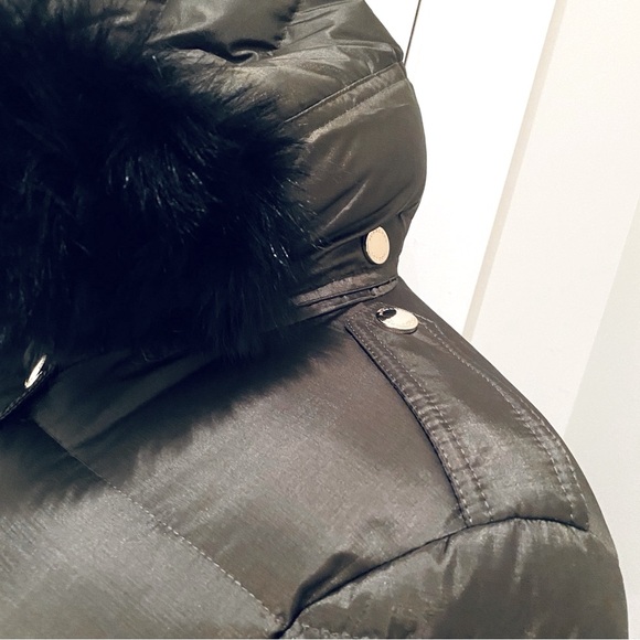 BURBERRY LONDON ABBEYDALE FOX-FUR TRIMMED PUFFER COAT - Picture 6 of 14